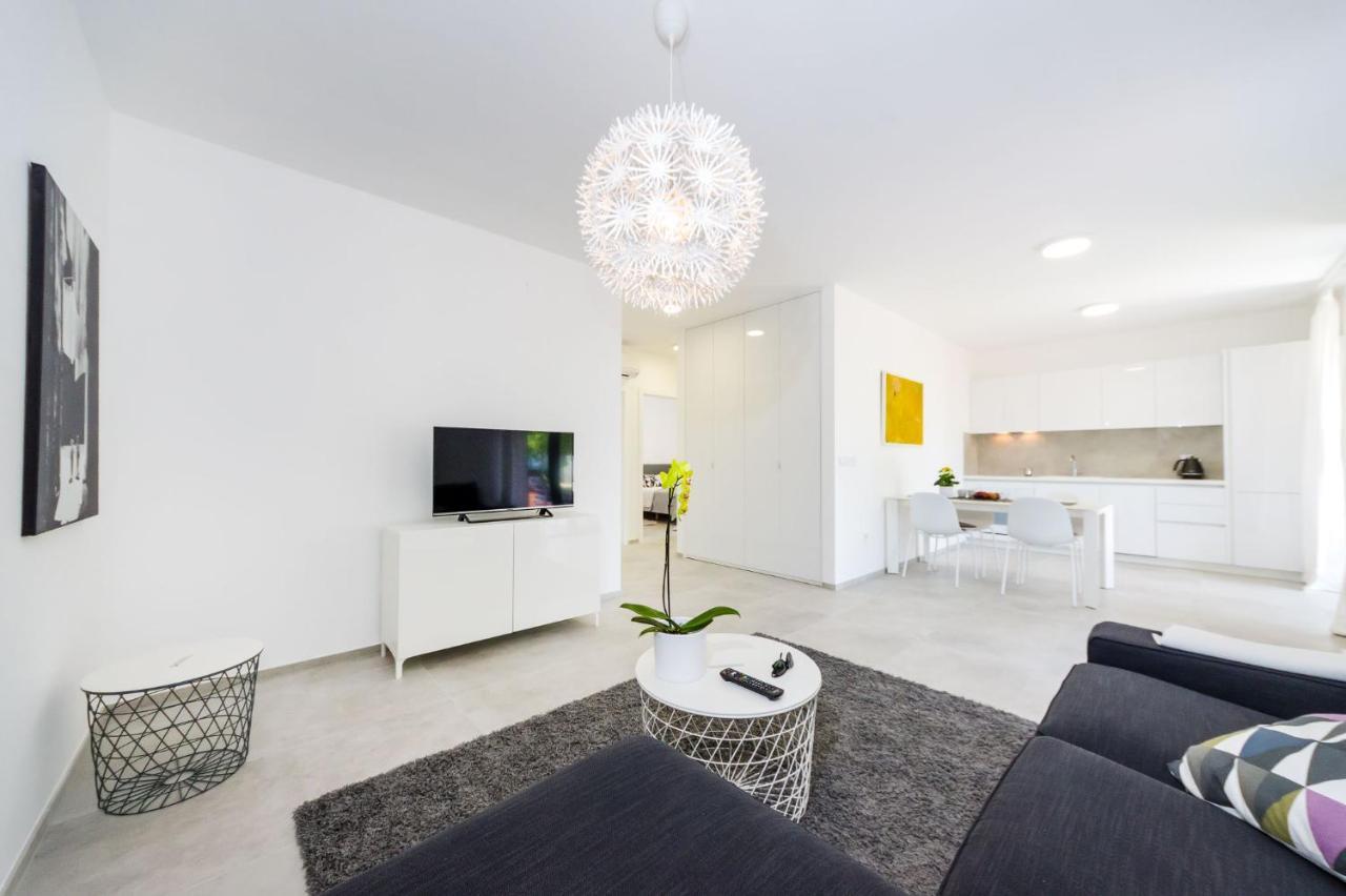 D. Marine Apartments Бибине Екстериор снимка